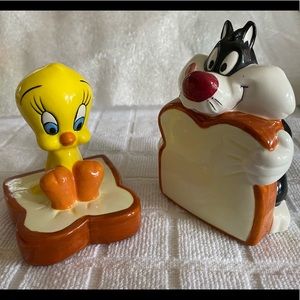 Looney Tunes salt and pepper shakers